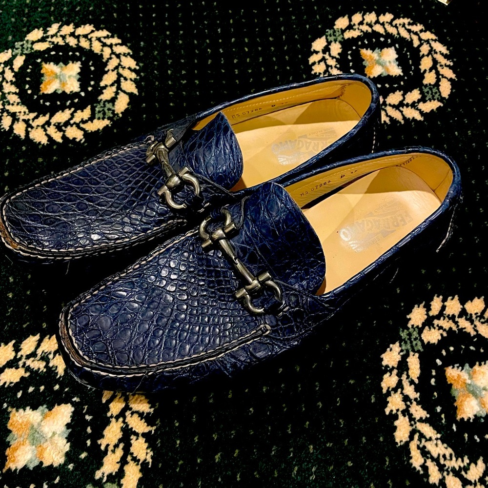 Ferragamo mens drive moccasin. Made of crocodile skin.